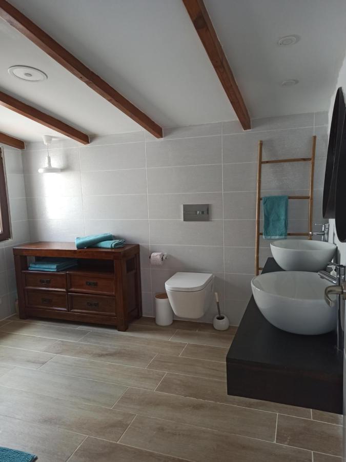 Beautiful Chalet With Wifi And Free Parking Arona  Exterior foto